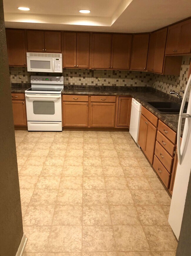 cocina - 1851 Melrose Ave