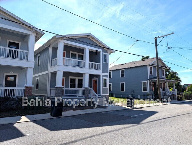 Foto del edificio - 1707 E Columbus Dr