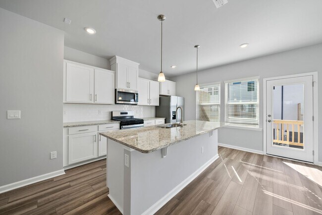 Foto del edificio - Convenient New Construction Townhome in Durham - Easy commute to RTP, Brier Creek, Airport