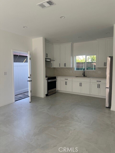 Foto del edificio - 8136 Alcove Ave