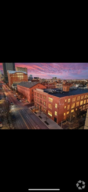Building Photo - 570 S Front St