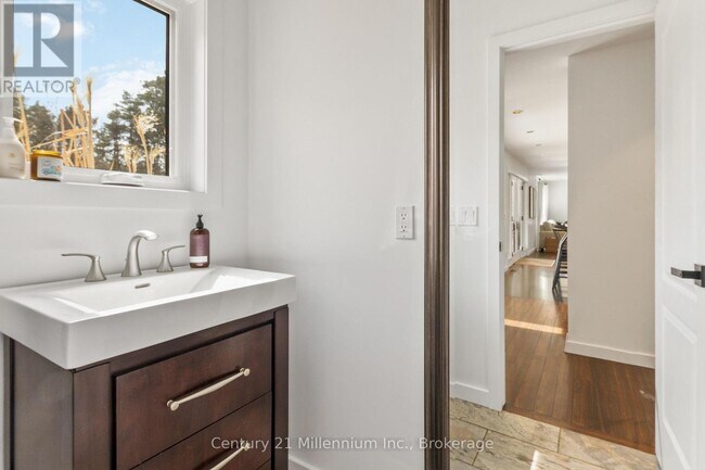 Photo du bâtiment - 9811-7137 Beachwood Rd