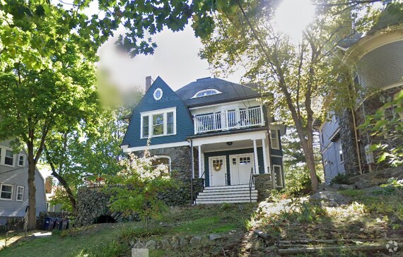 Building Photo - 10 Selkirk Rd