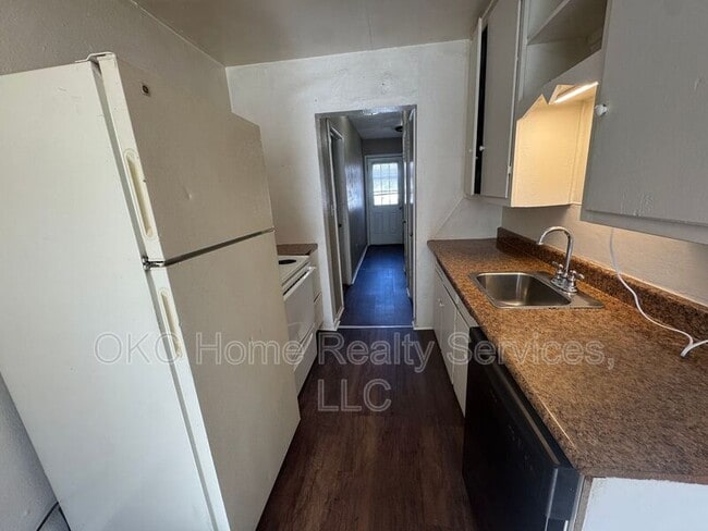 Building Photo - 717 SE 27th St