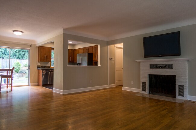 Building Photo - 7260 SW 82nd Ave