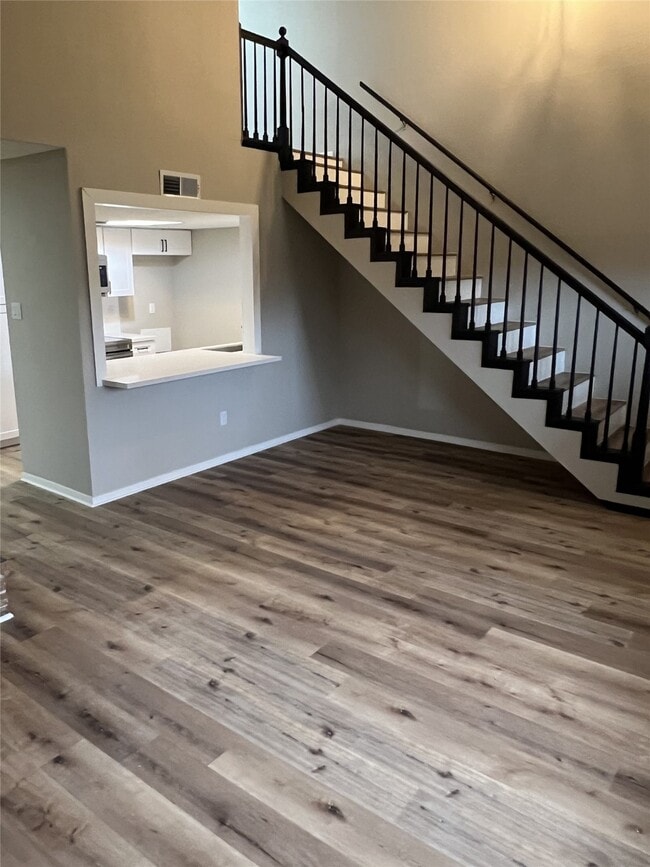 Building Photo - 1310 Town Cir