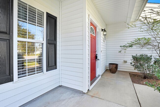 Building Photo - 4 Bedroom 2.5 Bath SF home - $500 off first month's rent!