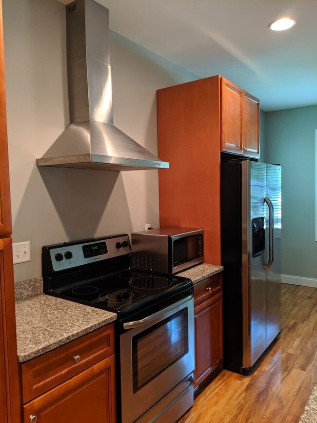 Building Photo - Black Mtn Condo Close to Downtown