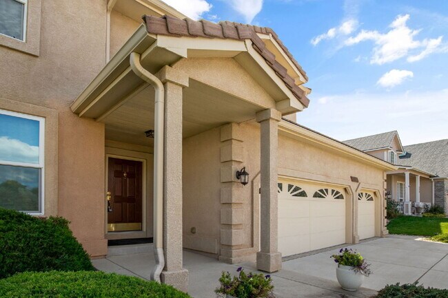 Foto del edificio - Stunning Cheyenne Mountain View Home Backi...