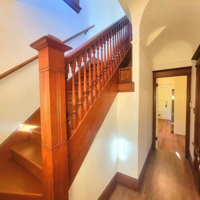 Foto del edificio - 2747 McGee Ave