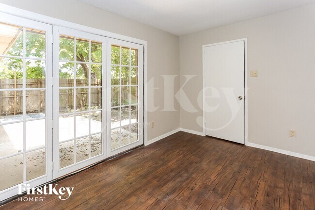 Foto del edificio - 302 Wildbriar Dr