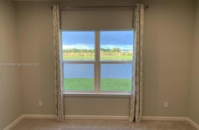 Foto del edificio - 3634 Lazy River Ter