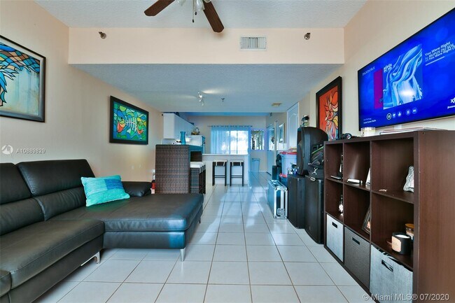Foto del edificio - 8320 NW 103rd St