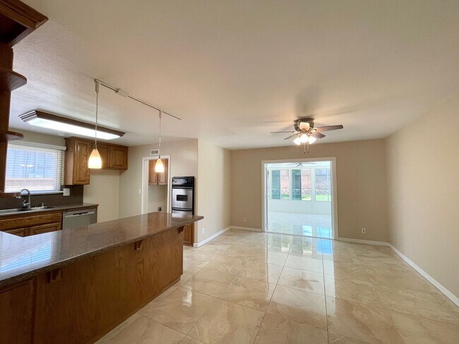 Foto del edificio - Stunning 4+2 West Hills Home Completely Redone!