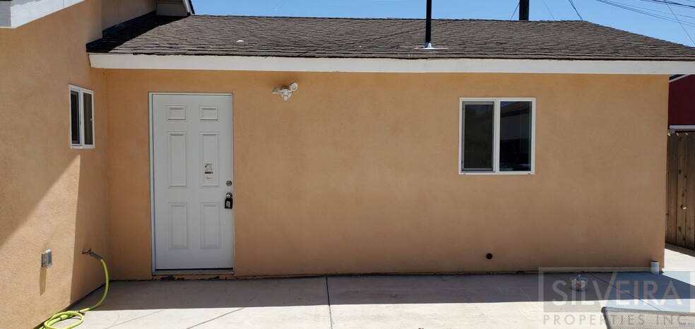 1390 Yale Pl