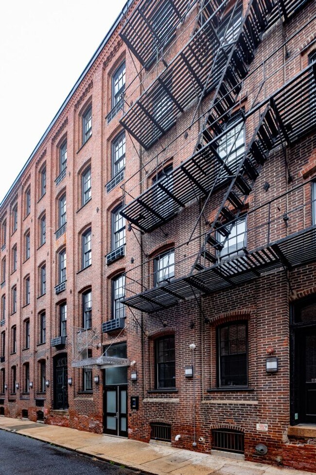 Foto del edificio - Luxurious 1-Bedroom Condo at Cuthbert Loft...