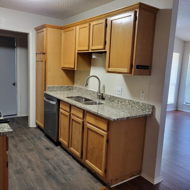 Building Photo - 5806 Silver Sage Dr