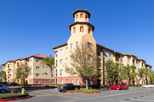 Foto del edificio - GrandMarc at University Village