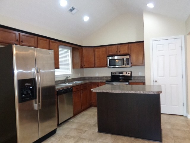 Building Photo - 1075 Savannah Ave