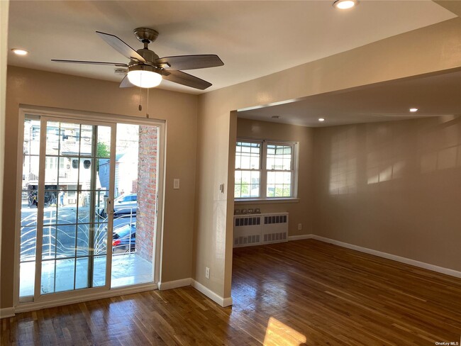 Foto del edificio - 1574 E 98th St