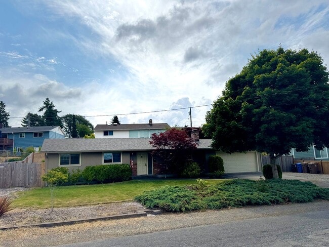 Building Photo - Stylishly Remodeled North Tacoma Gem with ...