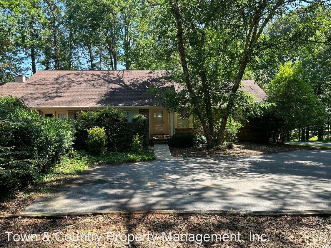Primary Photo - 3 br, 2 bath House - 321 Gatewood Dr. Unit...
