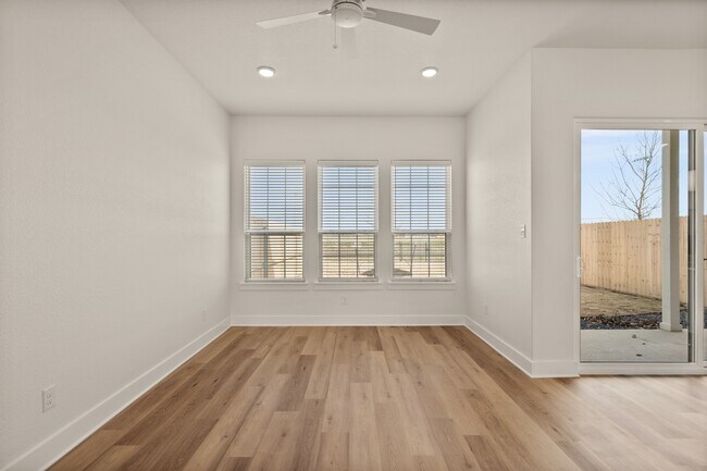 Foto del edificio - 6720 Abode Ave