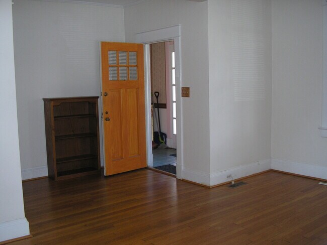 Foto del edificio - 1709 Hampton Blvd