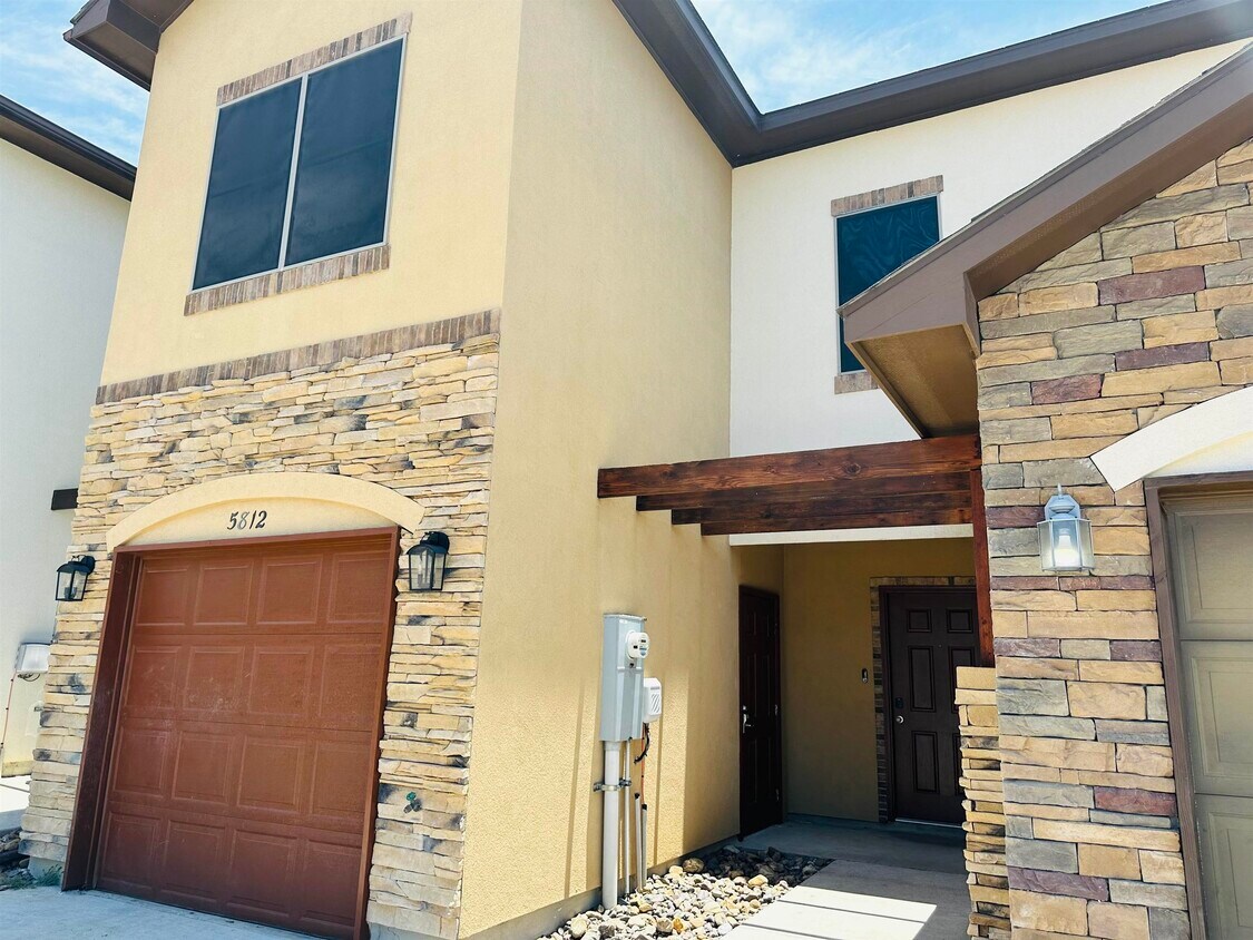 Primary Photo - 5812 Montevista Dr