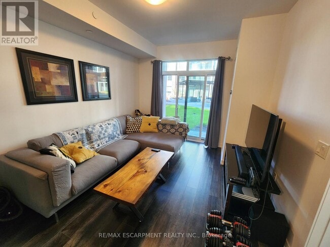 Building Photo - 5055 Greenlane