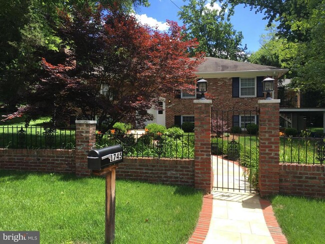 Building Photo - 1745 Atoga Ave