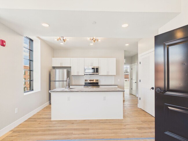 Building Photo - The Lofts at Midtown