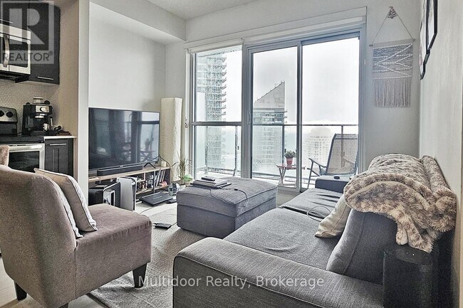 Photo du bâtiment - 2220 Lake Shore Blvd W