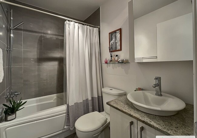 Building Photo - 9655 Rue Saint-Hubert