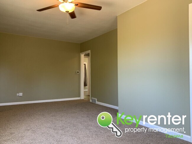 Building Photo - Recently Remodeled 3bd/1.5Bath Tacoma House!