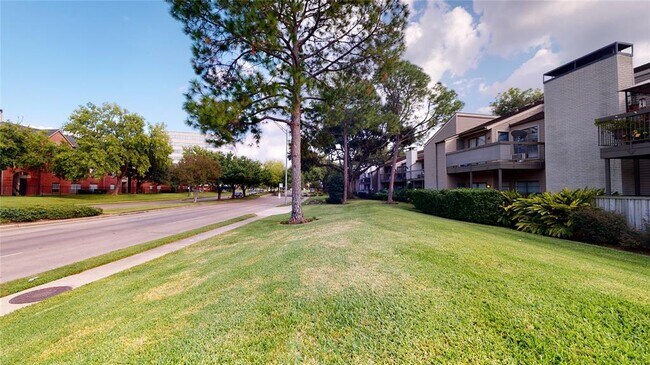 Foto del edificio - 9707 Richmond Ave
