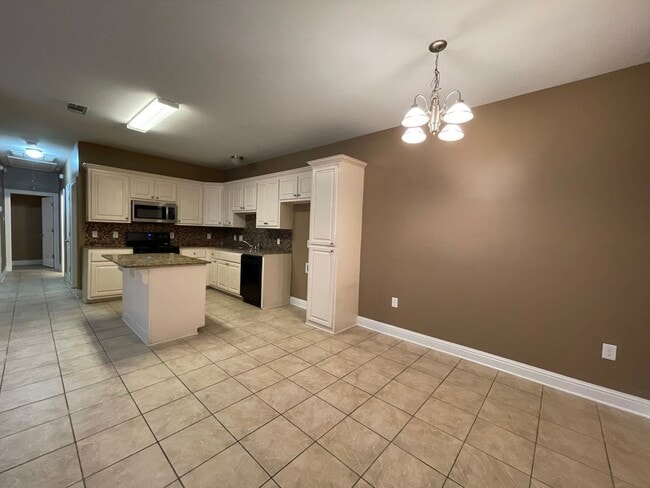 Building Photo - 3 bedroom house off Old Hammond Hwy near M...