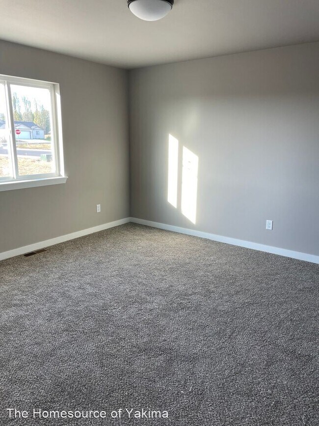 Building Photo - 3 br, 2 bath House - 106 Walnut Street