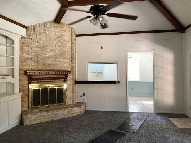 Building Photo - 2123 Lakeville Dr