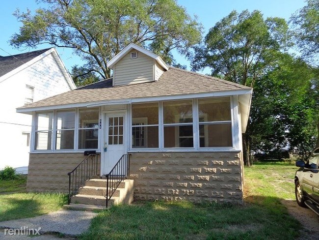 Building Photo - 844 Turner Ave