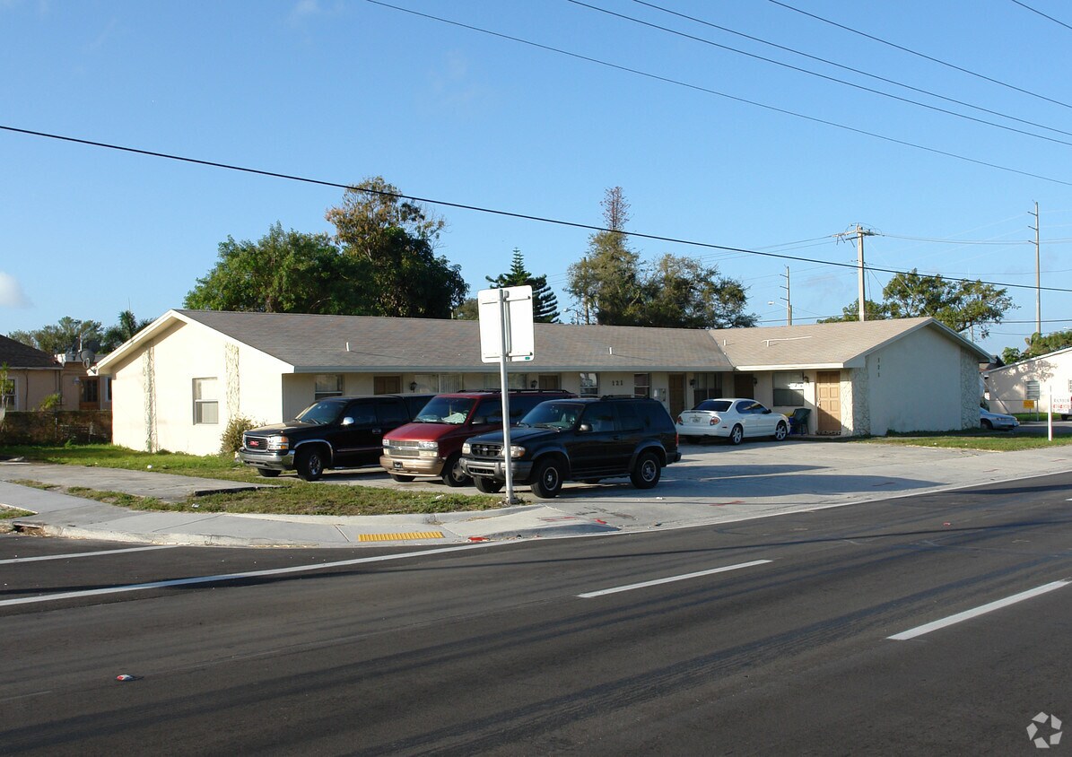 Primary Photo - 121 Stirling Rd