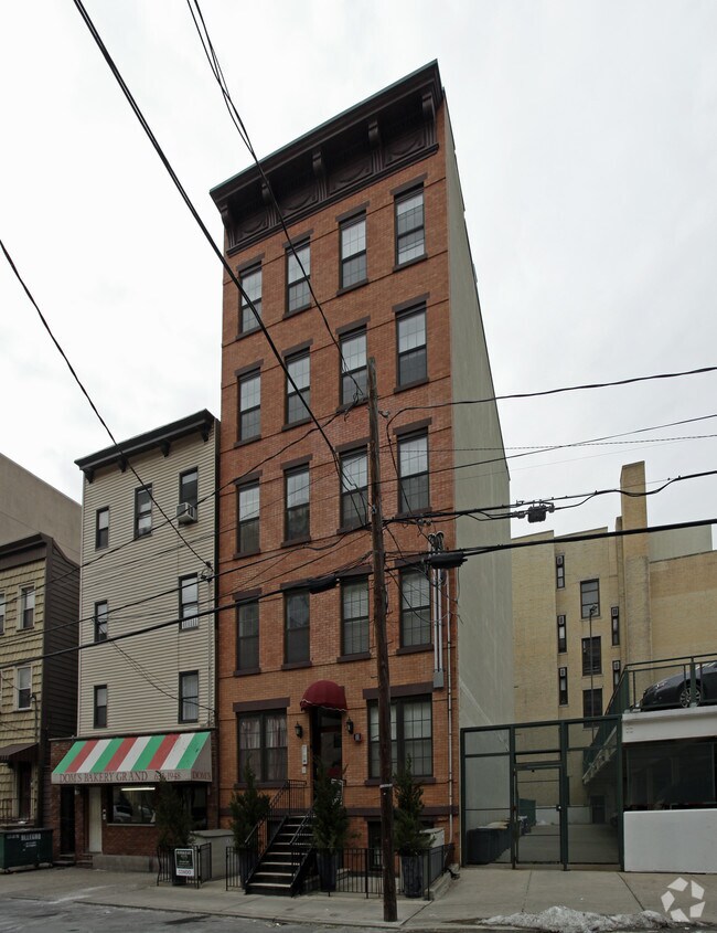 Foto del edificio - 508 GRAND St