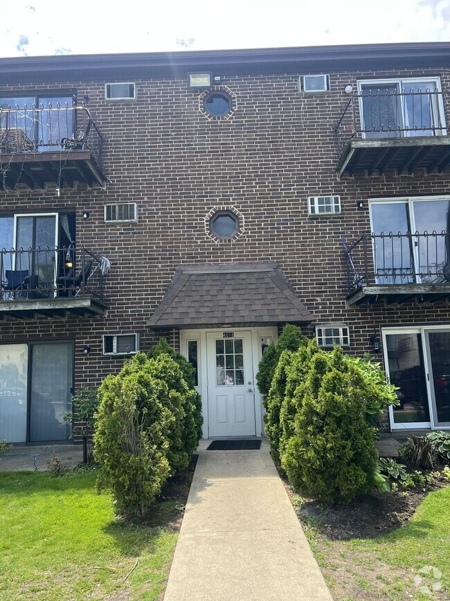 Building Photo - 4018 Bonhill Dr