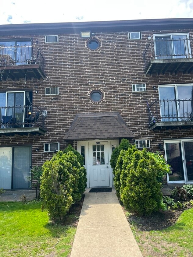Primary Photo - 4018 Bonhill Dr