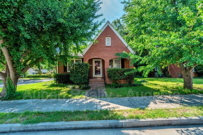Primary Photo - 802 Russell St