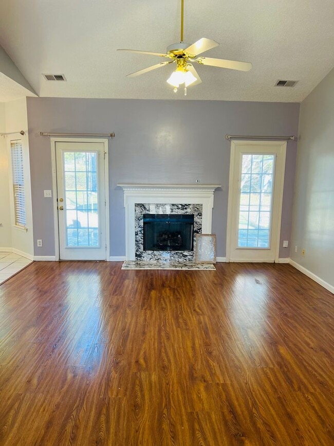 Foto del edificio - 3/2 Available Now