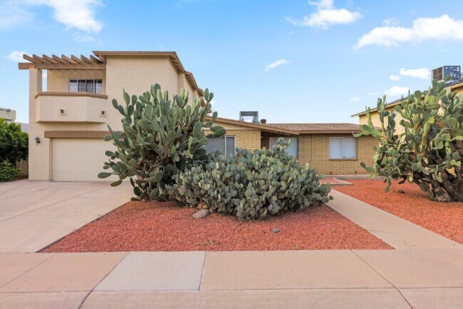 Building Photo - Massive Remodeled Tempe 5-bedroom 3-bathro...