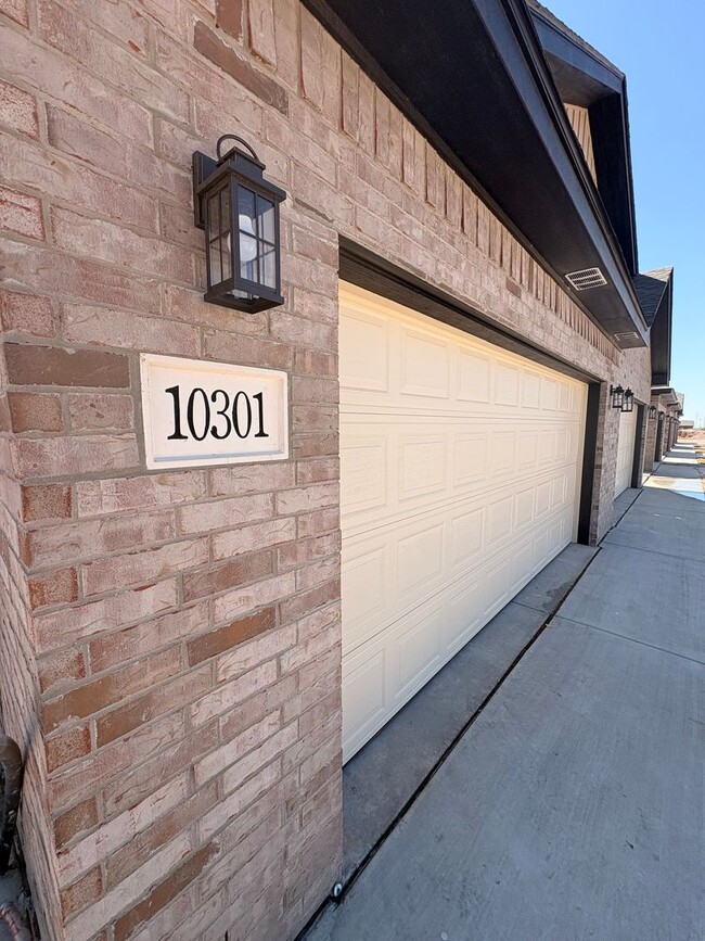Building Photo - 10301 Stone Meadow Dr