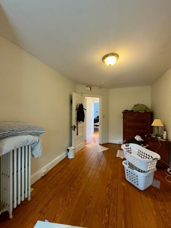 Building Photo - Spacious 3-Bedroom Townhome with Modern Am...