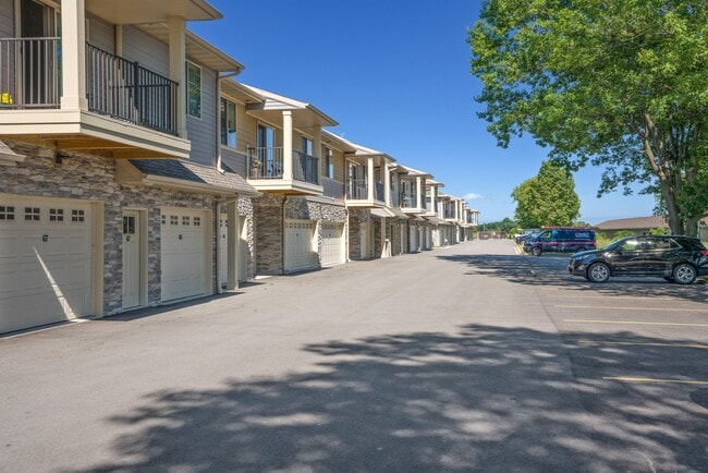 Building Photo - Madeira Place